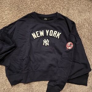 Pro Standard Women’s Yankees Sweatshirt XL oversized cropped
